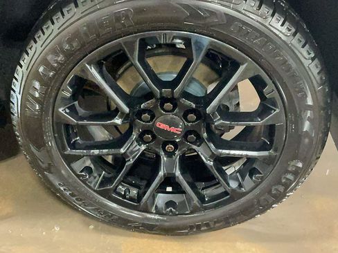 Used 2022 GMC Yukon SLT w/ SLT Luxury Package AWD/4WD image 9