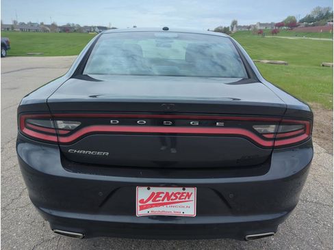 Used 2019 Dodge Charger SXT image 6