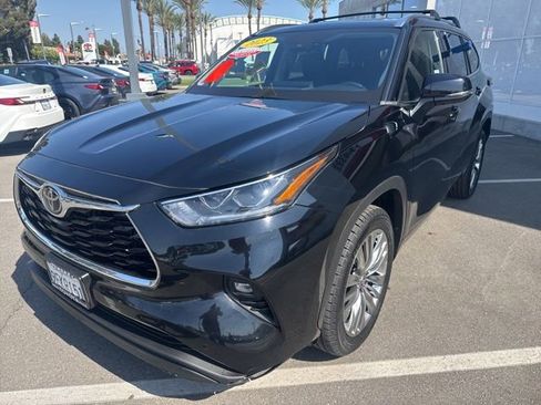 Used 2023 Toyota Highlander Limited FWD image 17
