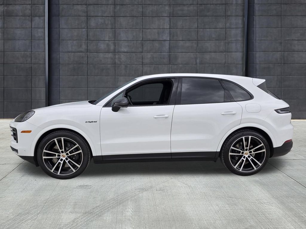 Certified 2025 Porsche Cayenne E-Hybrid AWD/4WD image 2