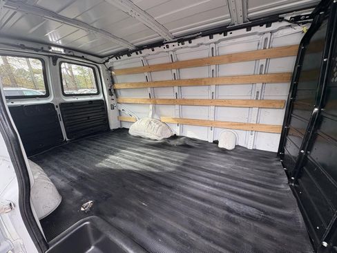 Used 2019 Chevrolet Express 2500 w/ Driver Convenience Package image 14