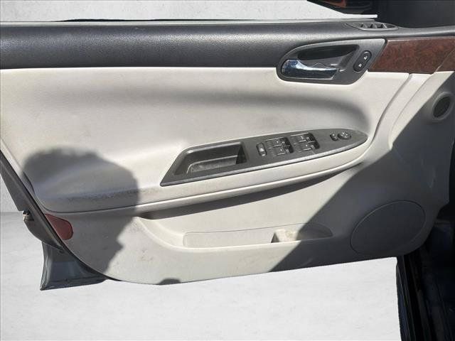 Used 2010 Chevrolet Impala LT FWD image 9