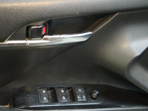 Used 2019 Toyota Camry SE image 13