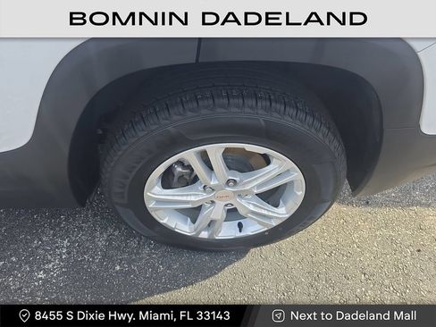 Used 2021 GMC Terrain SLE FWD image 10