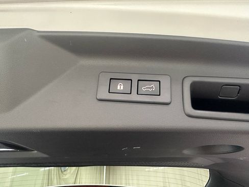 Used 2025 Subaru Forester Premium AWD/4WD image 9