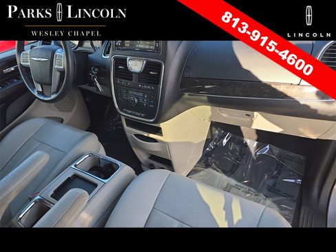 Used 2013 Chrysler Town & Country Touring image 9