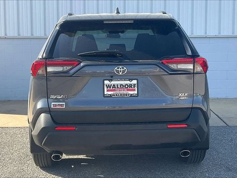 Used 2024 Toyota RAV4 XLE w/ Convenience Package image 5