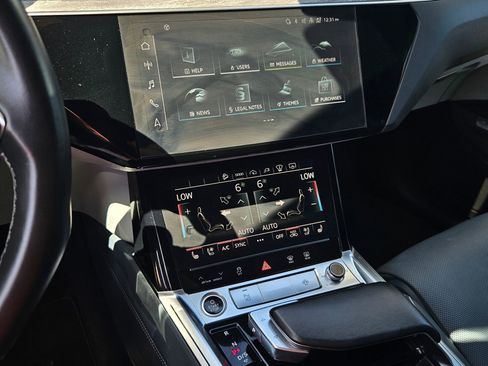 Used 2023 Audi e-tron Prestige w/ Prestige Package AWD/4WD image 21