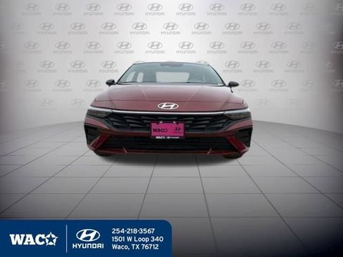 Used 2025 Hyundai Elantra Sport image 2