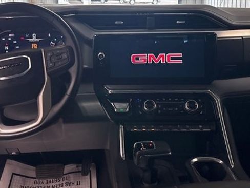 Used 2024 GMC Sierra 1500 Denali w/ Technology Package AWD/4WD image 17