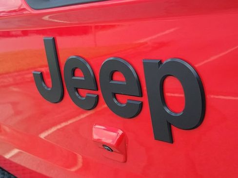 Used 2023 Jeep Gladiator Sport AWD/4WD image 8