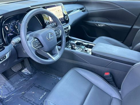 Used 2024 Lexus RX 350 FWD w/ Technology Package image 4