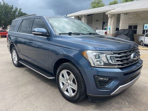 Used 2018 Ford Expedition XLT w/ Equipment Group 202A RWD image 3