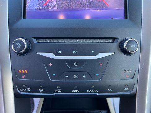 Used 2013 Ford Fusion SE image 16