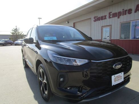 Used 2024 Ford Escape ST-Line Select w/ Tech Pack #2 AWD/4WD image 3