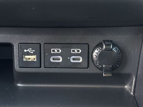 Used 2023 Toyota Highlander LE FWD image 21