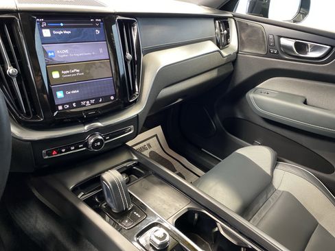 Used 2022 Volvo XC60 B5 R-Design image 14