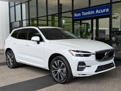 Used 2022 Volvo XC60 B5 Momentum w/ Advanced Package AWD/4WD image 2