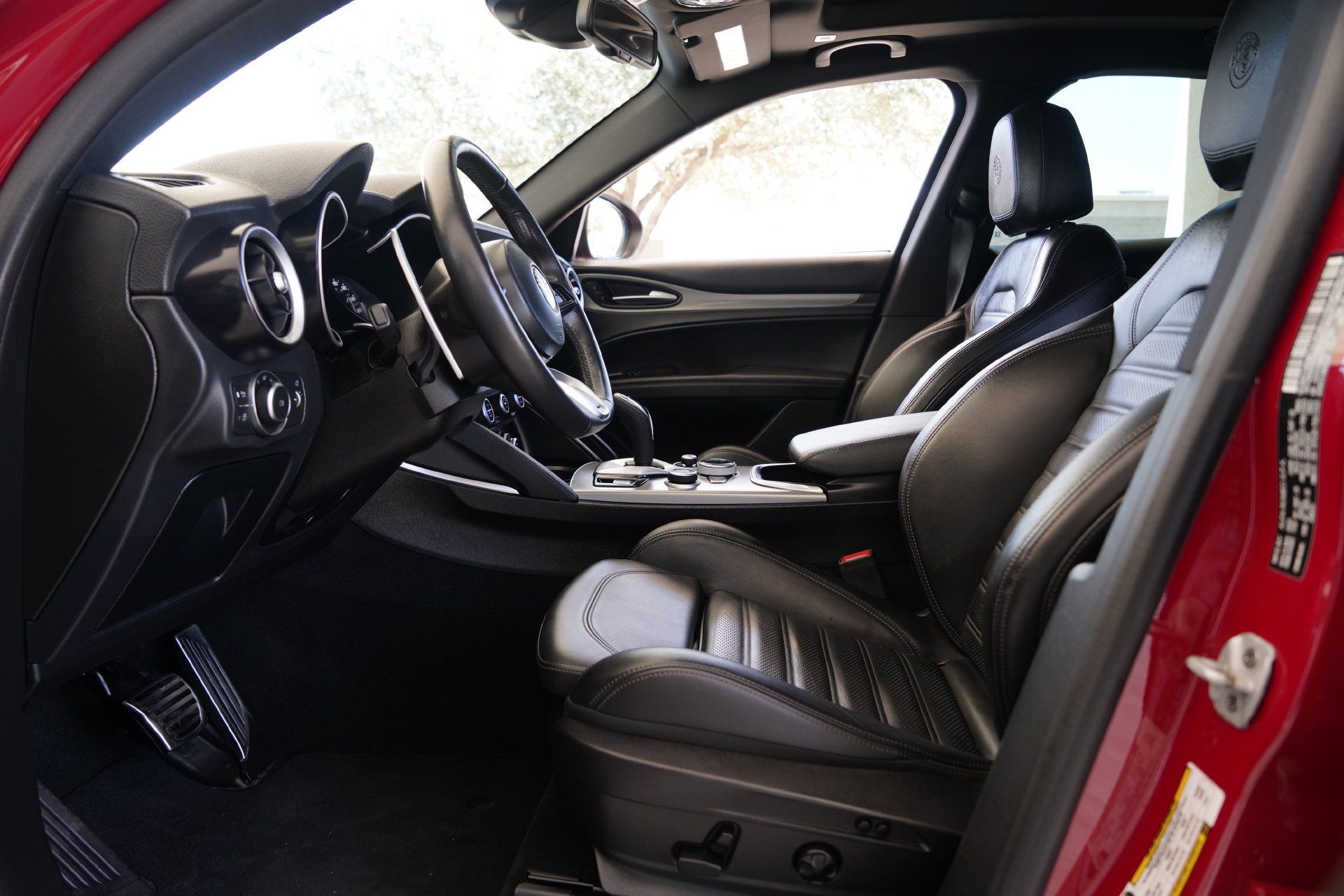 Used 2023 Alfa Romeo Stelvio Veloce AWD/4WD image 12