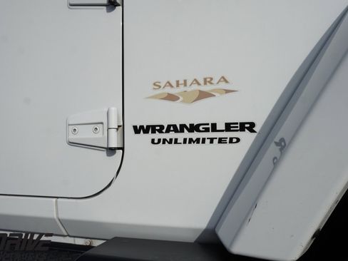 Used 2015 Jeep Wrangler Unlimited Sahara w/ Connectivity Group image 13