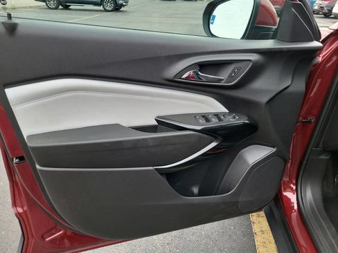 Used 2025 Chevrolet Trax LT FWD image 21