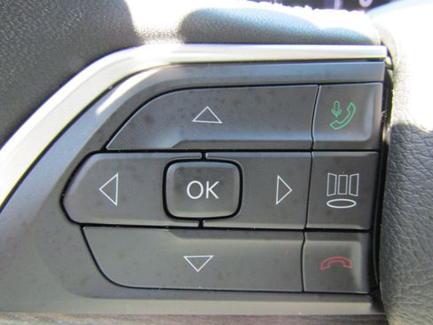 Used 2023 Jeep Grand Cherokee Limited AWD/4WD image 25