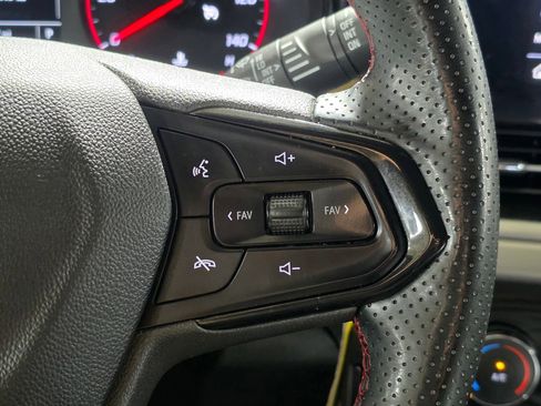 Used 2024 Chevrolet Trax RS FWD image 31