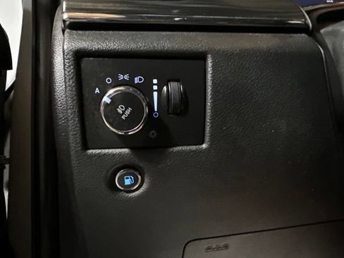 Used 2019 Jeep Grand Cherokee Limited AWD/4WD image 18