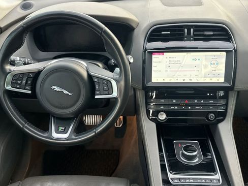 Used 2018 Jaguar F-PACE R-Sport image 14