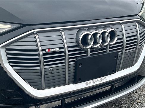 Used 2022 Audi e-tron Premium Plus w/ Premium Plus Package image 27