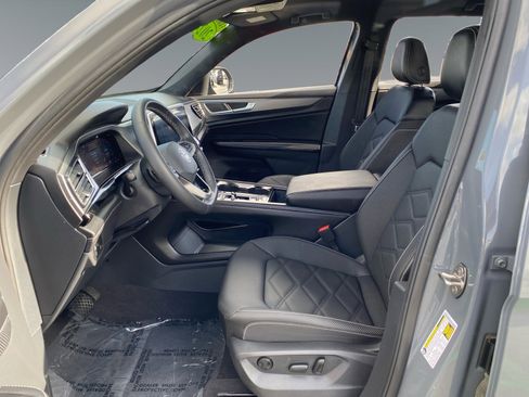 Used 2024 Volkswagen Atlas Cross Sport SE AWD/4WD image 9