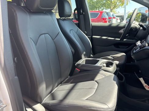 New 2026 Chrysler Voyager LX image 23