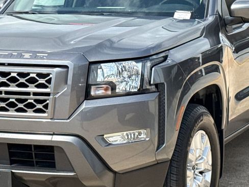 Used 2024 Nissan Frontier SV image 5