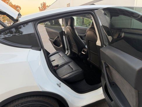 Used 2022 Tesla Model Y Performance image 15