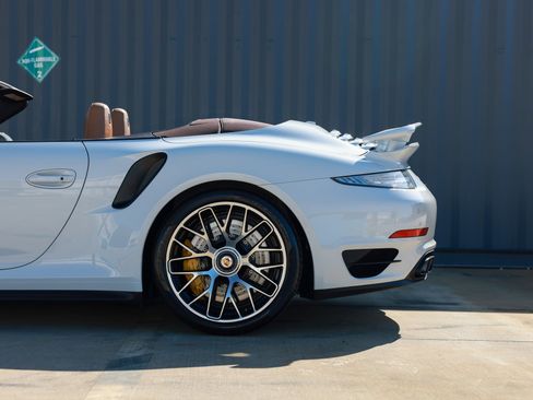 Used 2015 Porsche 911 Turbo S image 60