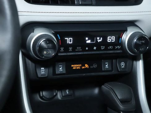 Certified 2020 Toyota RAV4 XLE image 25