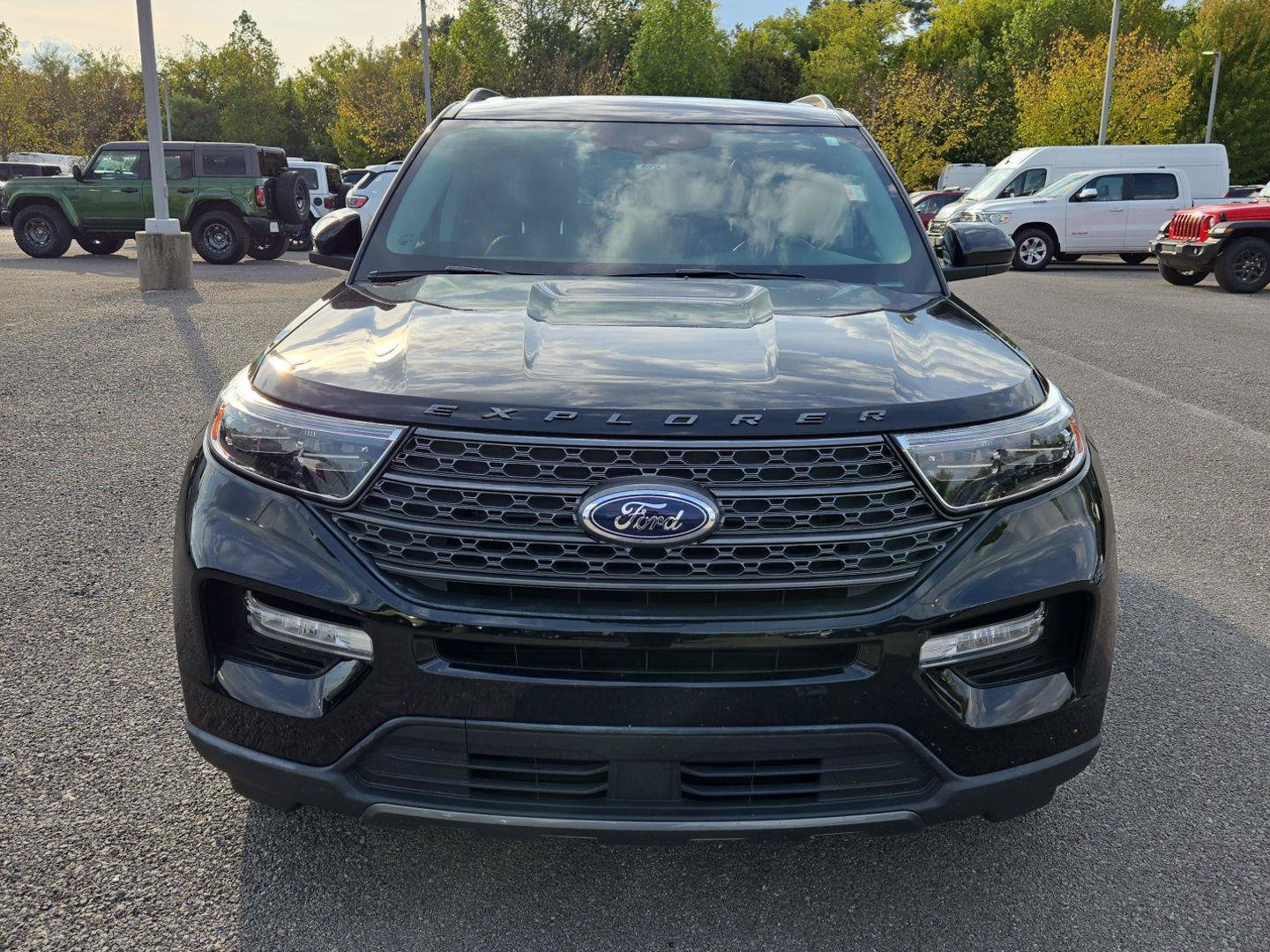 Used 2023 Ford Explorer XLT w/ Equipment Group 202A AWD/4WD image 2