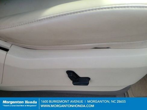 Used 2010 Chrysler Town & Country Limited image 22