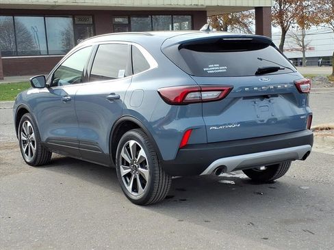 Used 2023 Ford Escape Platinum image 3