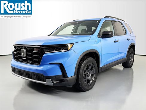 Used 2024 Honda Pilot TrailSport image 1