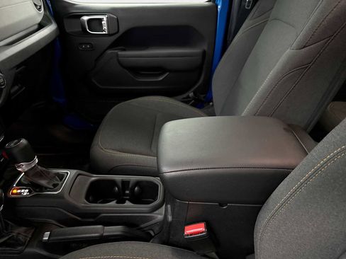 Used 2025 Jeep Wrangler Willys image 22