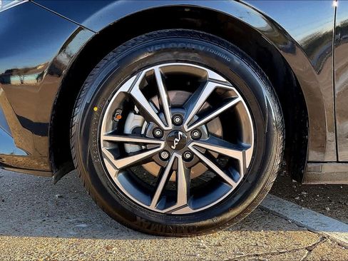 Certified 2023 Kia Forte LXS image 7