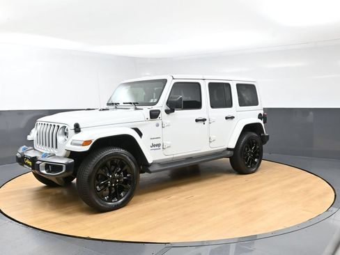 Used 2022 Jeep Wrangler Unlimited Sahara w/ Cold Weather Group AWD/4WD image 3