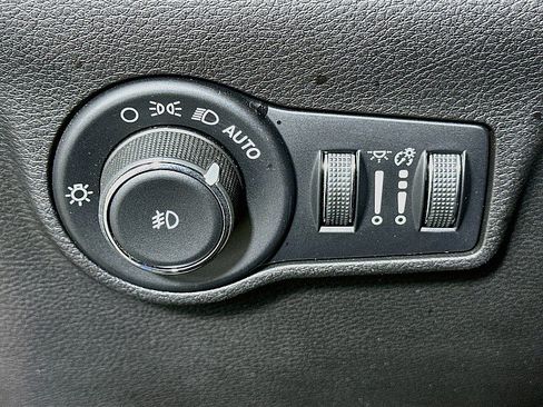 Used 2026 Jeep Compass Trailhawk AWD/4WD image 10
