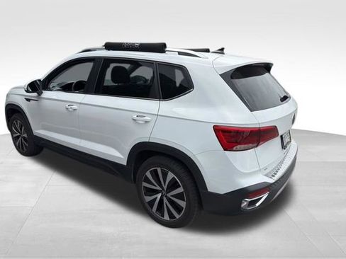 Used 2023 Volkswagen Taos SE w/ Panoramic Sunroof Package image 4