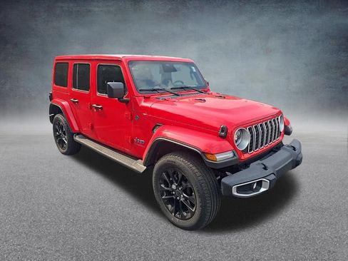 Used 2025 Jeep Wrangler Unlimited Sahara AWD/4WD image 13