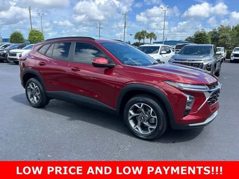 Used 2024 Chevrolet Trax LT FWD image 1
