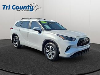 Used 2023 Toyota Highlander XLE FWD video 1