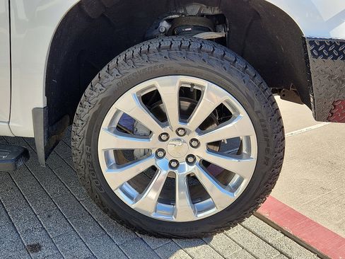 Used 2021 Chevrolet Silverado 1500 High Country w/ Technology Package image 7