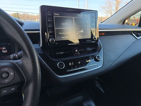 Used 2021 Toyota Corolla LE image 25